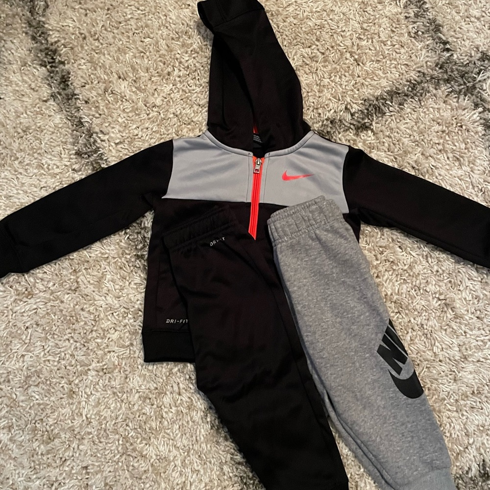 Toddler Boys Nike Outfit & Sweatpants